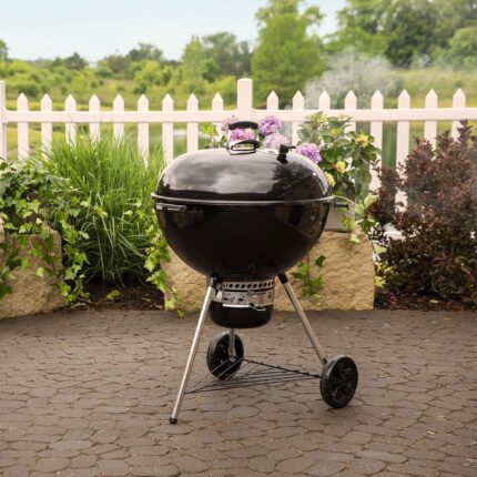 Weber Master Touch 26-Inch Charcoal Grill w/ Gourmet BBQ System Cooking Grate - Black - 1500064
