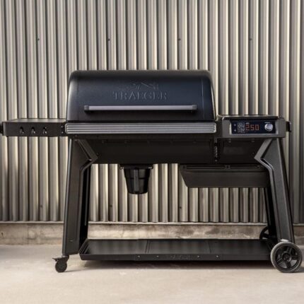 Traeger Woodridge Pro Pellet Grill - TFB97JLH